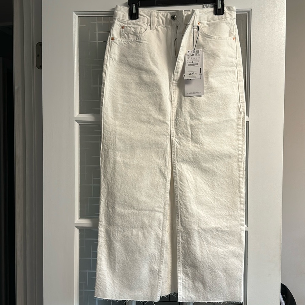 Stradivarius Jeans long skirt. White.